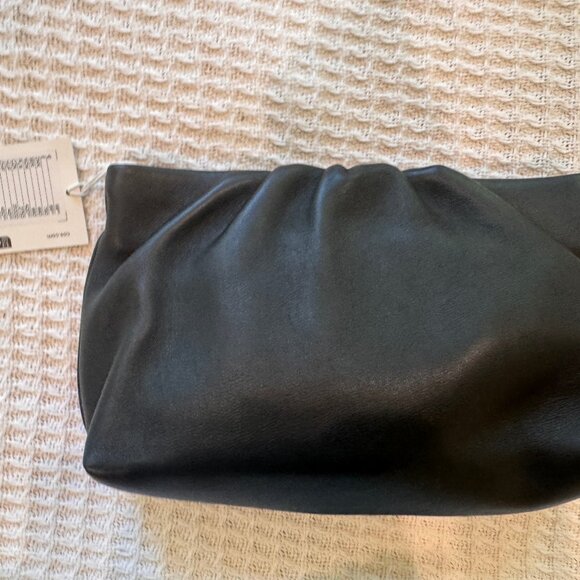 🆕 COS Gathered Leather Clutch Bag - Black NWT - Picture 4 of 9
